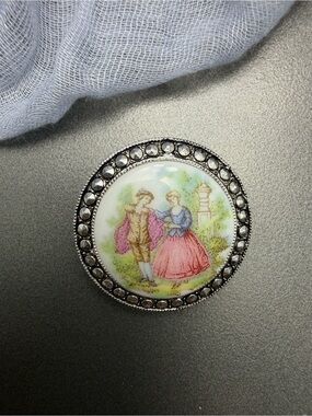 Vintage Courting Couple Scarf Clip